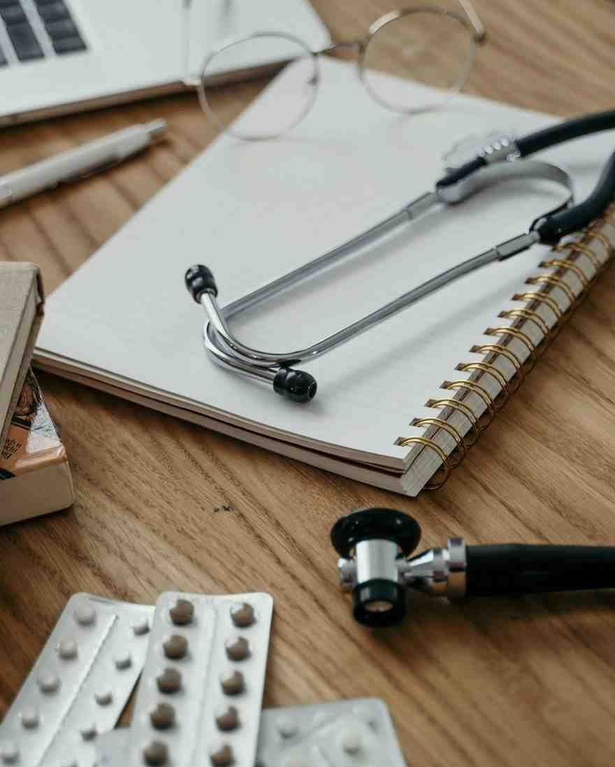 Infographic comparing Mifepristone and Misoprostol clinical roles and safety protocols.